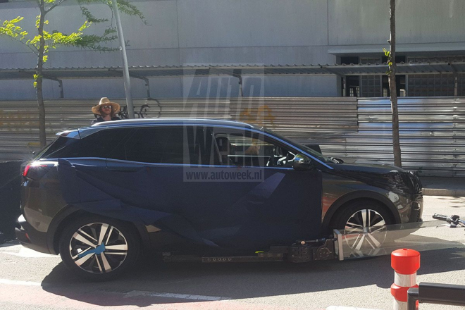 Peugeot 3008 2017 nafocen takřka bez kamufláže, bude to pohledné SUV