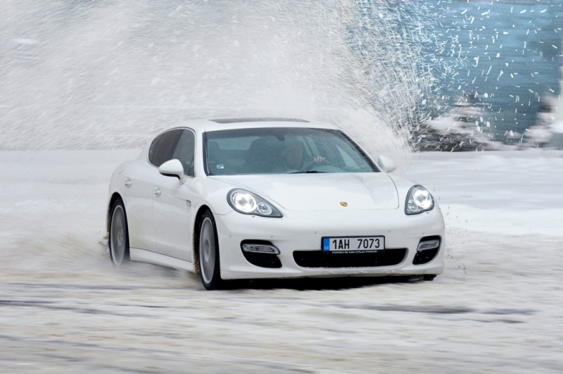 Porsche Panamera Turbo: první sněhový test - 3 - Panamera_Turbo02