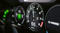 Fiktivní motor Porsche s fiktivním řazením a fiktivním zvukem ukázal v praxi svou směšnou faleš, je to absurdita od A do Z