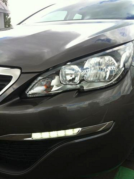 Peugeot_308_2014_ulice_dalsi_nove_02_800_600.jpg