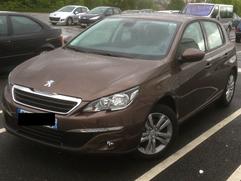 Peugeot_308_2014_ulice_dalsi_nove_13_800_600.jpg