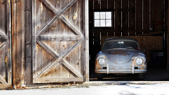 Ve staré stodole našli zbídačené, orezlé auto. Byl to klenot s cenou přes 10 milionů