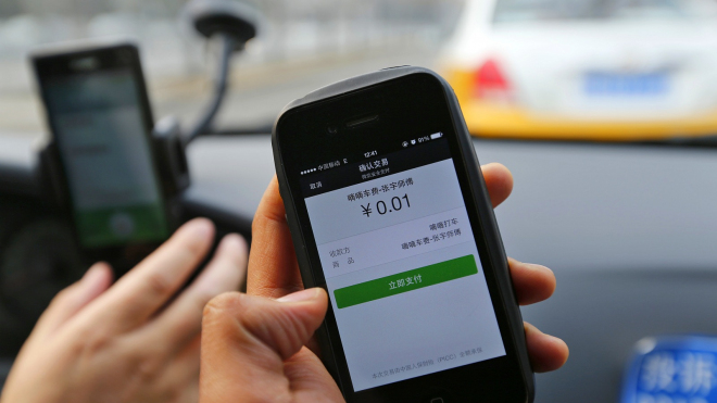 Čínský taxikář svezl opilého pasažéra, pak udělal něco u nás nepředstavitelného