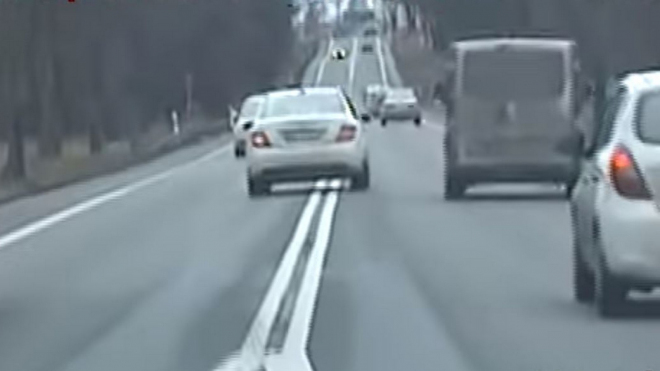 Polský řidič komplikovaně ujel policejní stíhačce přímo v dopravní špičce