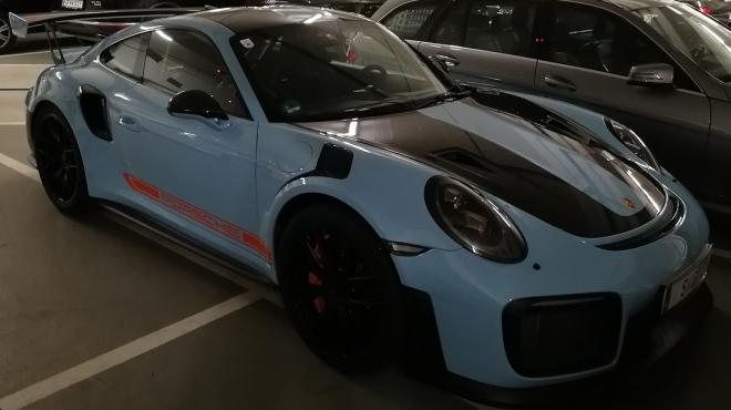 Tohle je nové auto bývalého šéfa VW. Má na něm věci, které se normálně nenabízí