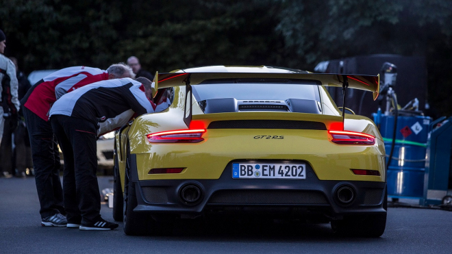Porsche je znovu králem Ringu, korunu si vzalo zpátky úžasným časem GT2 RS