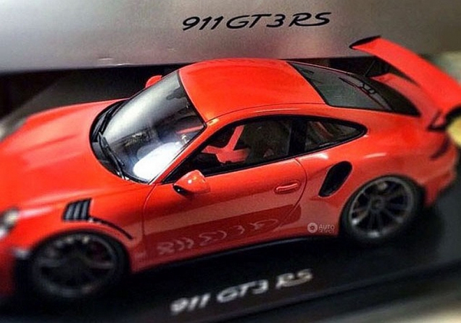 Porsche 911 GT3 RS 2015: vzhled nové GT3 RS odhalen zmenšeným modelem