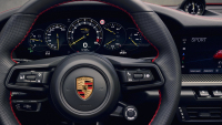 Také Porsche pochopilo a do svých aut přidalo tlačítko &bdquo;ihned vypnout EU&rdquo;. &bdquo;Museli jsme to tam dát, ale takhle snadno se toho zbavíte,&rdquo; říká šéf