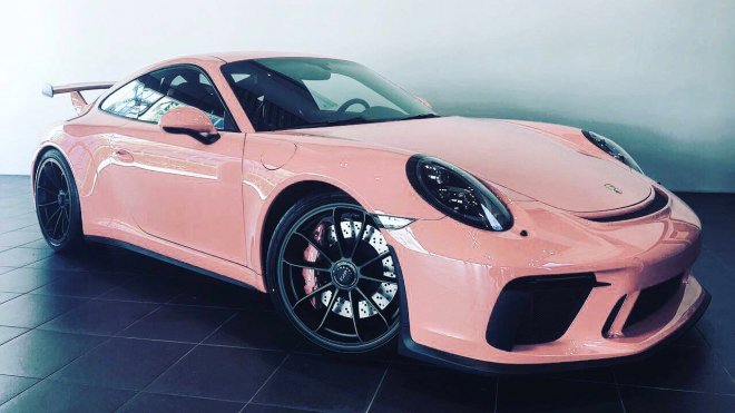 Růžová 911 GT3 není volba excentrického boháče, ale pocta automobilové legendě