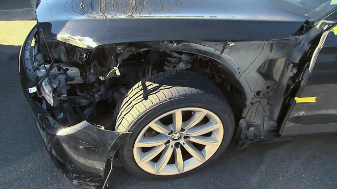 Servis zákaznici zničil auto při zkušební jízdě, přesto ji donutil za opravu zaplatit