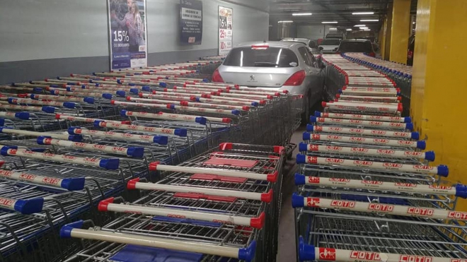 Řidič v obchodním centru parkoval, kde neměl, zaměstnanci se mu krutě pomstili