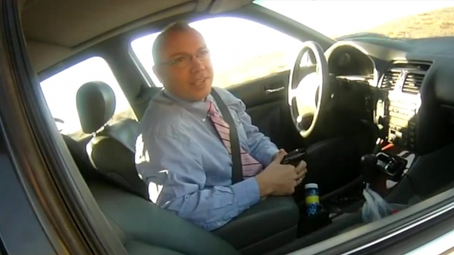 Politici jsou všude stejní. Podívejte se, co řekl policistovi jeden americký poslanec