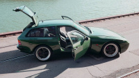 Konečně praktický sporťák Porsche vypadá, jako by ujel z vývojového oddělení automobilky, podle toho taky stojí