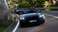 Nepoučitelné Porsche dál páchá elektrickou sebevraždu. Novou 718 definitivně zbaví motorů, prázdné místo zaplní baterkami