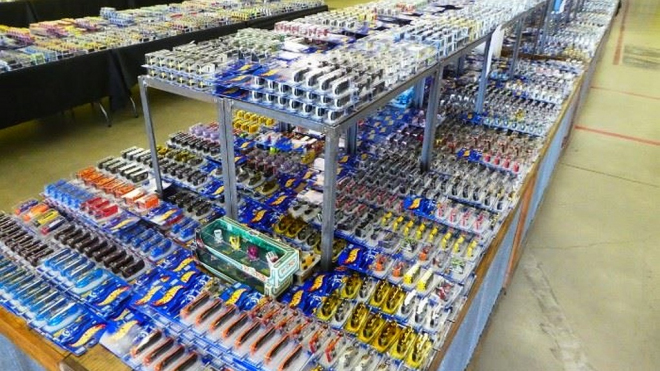 Muž odkázal pozůstalým obří sbírku skoro 100 tisíc autíček, nerozbalil ani jedno