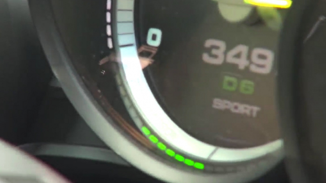 Takhle vypadá, když jedete po Autobahnu až 350 km/h. A přesto vás někdo předjíždí