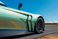 Soukromá kapesní Formule 1 se ukázala jako hotové auto. Má co říct, hned chce získat absolutní rekord slavného okruhu