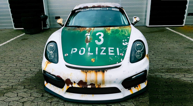 Zrezivělé policejní Porsche Cayman GT4 by mohlo hnout žlučí i českým „Semirům”