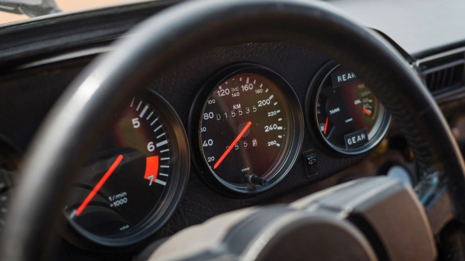 K mání je jedno z nejvzácnějších Porsche vůbec. Ujelo jen 15 tisíc km, ale kudy?