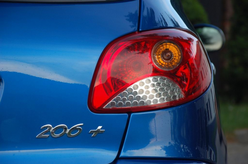 Test Peugeot 206+: starý známý s novou tváří - 12 - Peugeot_206_plus_test_interier_11