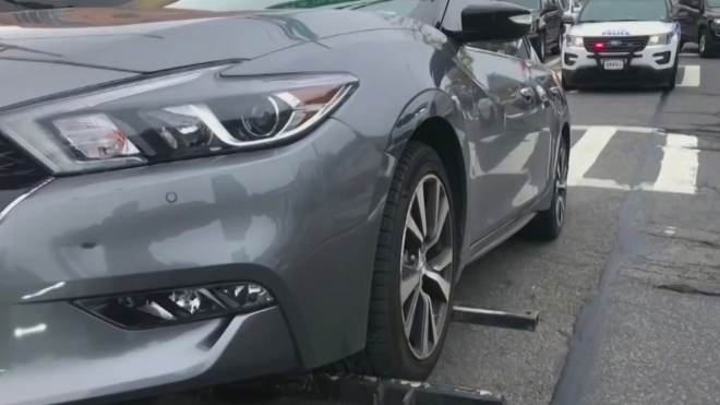 Policisté zatkli a 20 hodin zadržovali muže, který legálně odtahoval auto nadřízeného