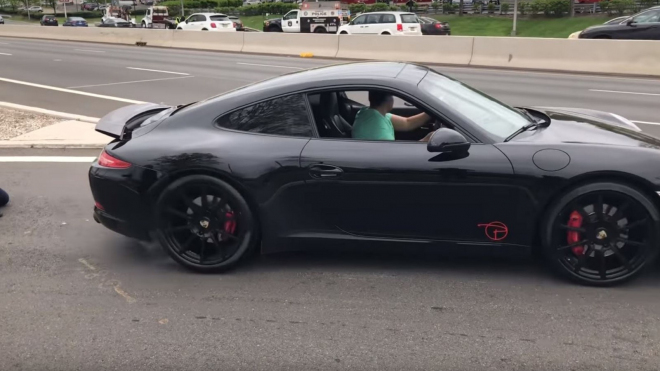 Řidič Porsche vám ukáže, jak rozhodně v autě nepoužívat systém Launch Control