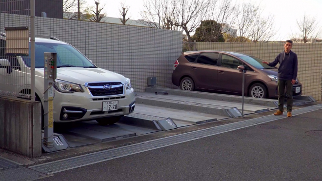 V Japonsku parkují auta v přeplněných městech velmi originálními způsoby