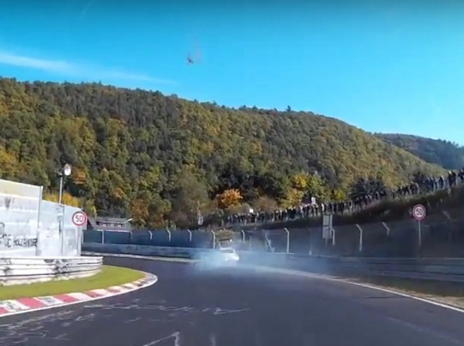 Na Ringu nemusí překvapit jen sama trať, přesvědčil se bolestivě řidič 911 GT3 (video)