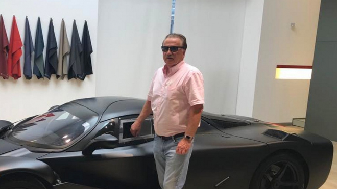 Tomuto váženému muži prodalo Ferrari auto, které si běžně nechává jen pro sebe