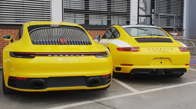 Nové Porsche 911 nafoceno vedle starého ve stejné barvě. Rozdílů je víc, než se zdálo
