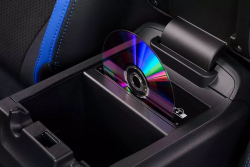 Už jen jedna automobilka dnes prodává nová auta s přehrávačem CD, u nás už to ale nedělá ani ta