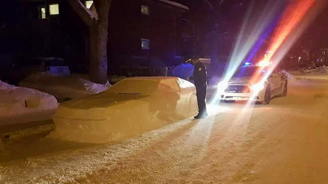 Policisté chtěli pokutovat auto za špatné parkování, pak ale zjistili krutou pravdu