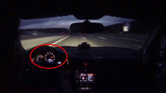 Takhle to vypadá, když vám ve 332 km/h na Autobahnu praskne pneumatika (video)