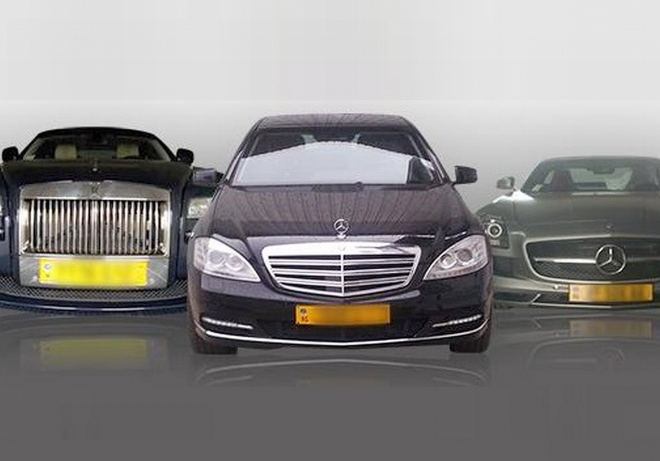 Tak se žije v Africe: prezident Gabonu si za jeden den koupil auta za 415 milionů