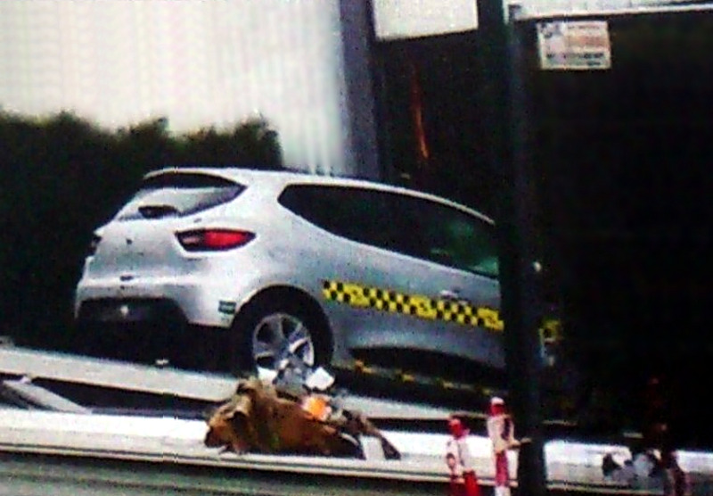 Renault_Clio_2013_spy_crash_test_01_800_600.jpg