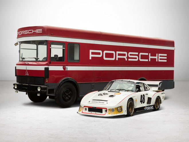 Kupte si závodní retro sadu, Porsche 935 s 618 k a transportérem