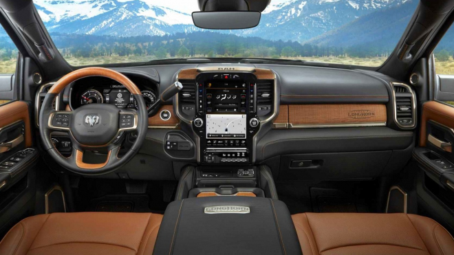 Luxusní verze obřího pick-upu s dieselem 6,7 je zvláštním spojením dvou světů