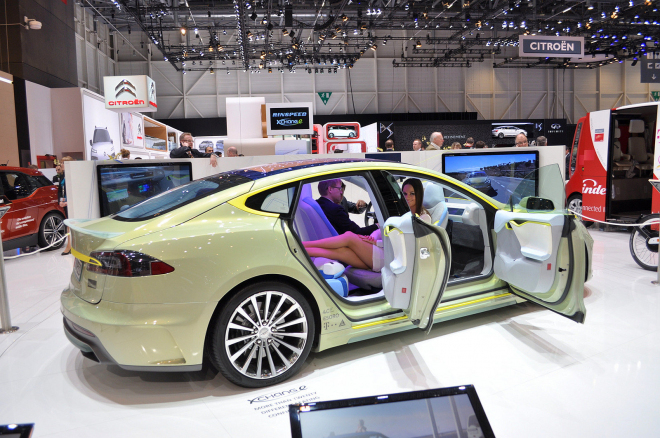 Rinspeed XchangE: přepracovaná Tesla Model S řidiče nepotřebuje