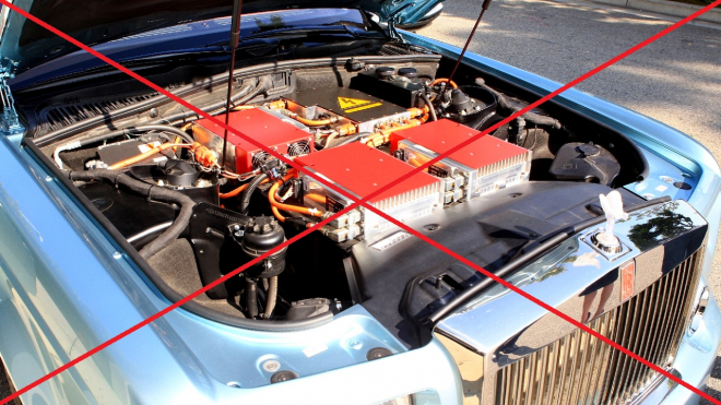 Existuje jediná značka, která dnes nevyvíjí ani elektromobil, ani vlastní autopilot