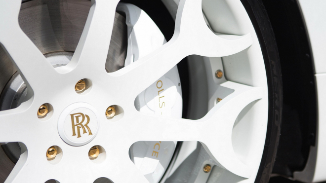 Rappera neohromil nejčernější Rolls-Royce, tak si nechal postavit tohle: ten nejbělejší