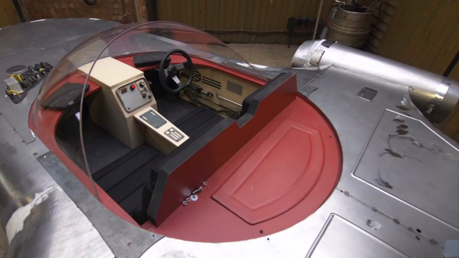 Nadšenec si v garáži postavil funkční kluzák ze Star Wars, pak ho draze prodal