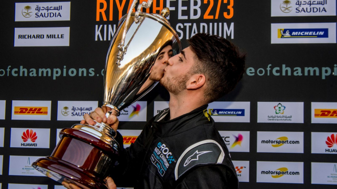 Mistr z počítačových her porazil v reálném závodním autě šampiona Formule E