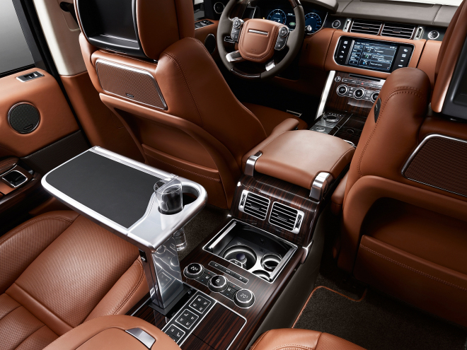 Range Rover bude ještě luxusnější, chce se postavit i SUV od Bentley