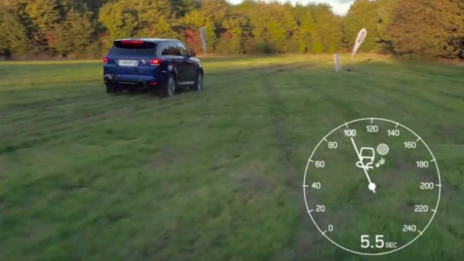 Range Rover Sport SVR ukazuje, jak rychle dá stovku na trávě, písku či sněhu (video)