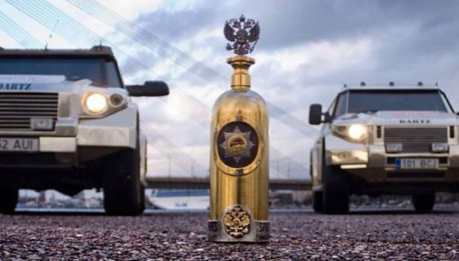 Výrobce nejúchylnějších SUV nabízí i nejdražší vodku světa, stojí jako Bugatti