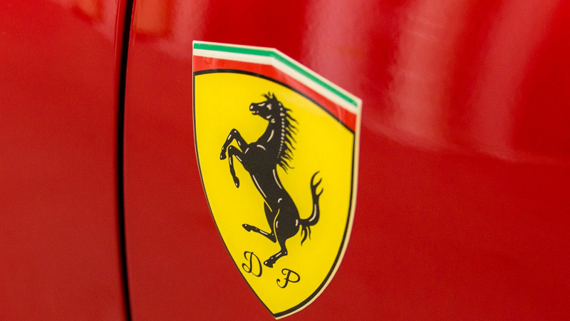 Škoda Octavia Combi Ferrari: Neprehliadnuteľný lapač pohľadov za zlomok ceny!