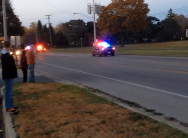 Pouze v Americe: řidič unikal na mopedu, honilo jej 12 policejních aut (video)