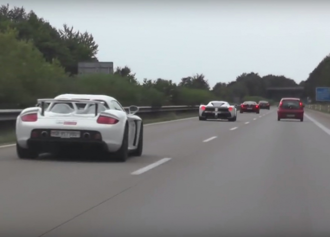 Podívejte se na Veyron, Koenigseggy, 918 Spyder a další superstroje řádící na Autobahnu (videa)