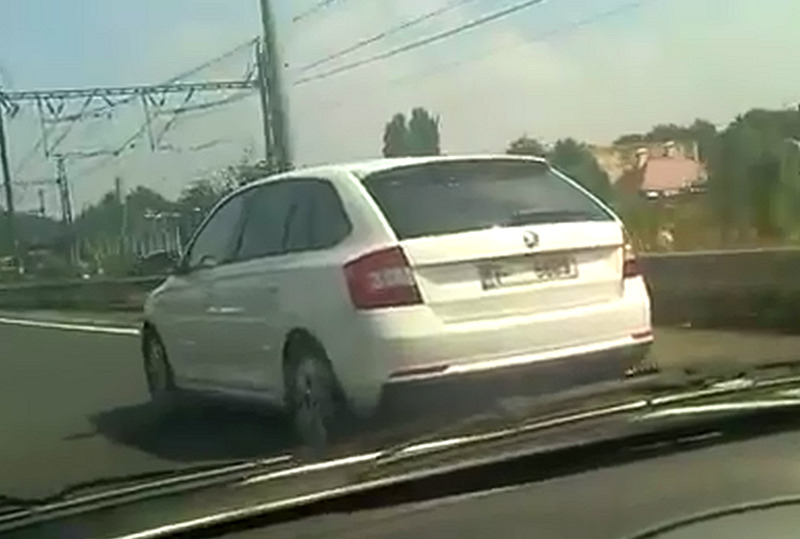 Skoda_Rapid_Spaceback_2014_video_screens_02_800_600.jpg