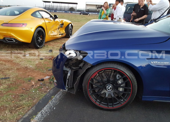 Mercedesy AMG GT S a C 63 AMG S se srazily na okruhu, jely proti sobě (video)